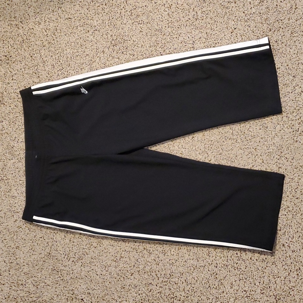 Nike Sport Cropped Capri Jogging Workout Athletic Pants